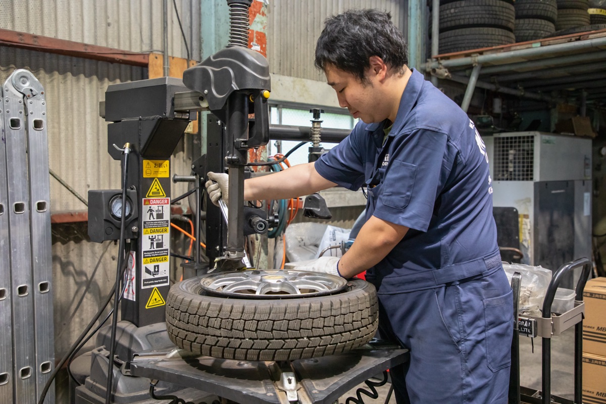 タイヤ交換作業